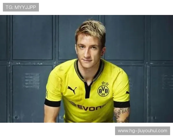 俊朗外表与卓越球技兼备的足球明星：从场上到场外的全能魅力解析